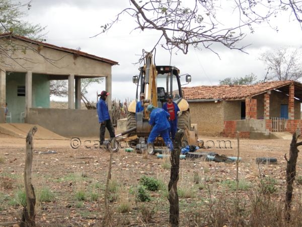 obras adutora cristália