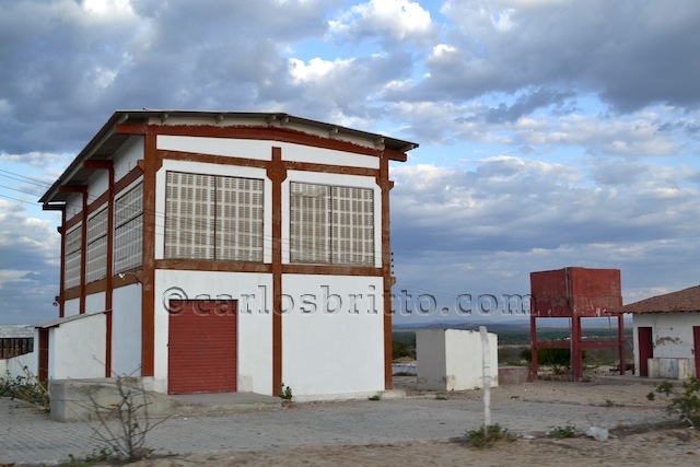 Matadouro nunca inaugurado e se deteriorando