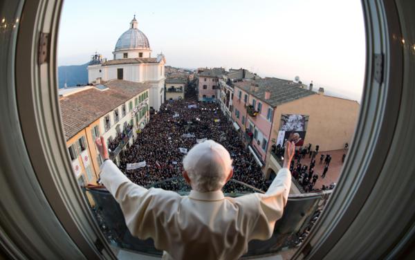 000_dv1428099_600x376