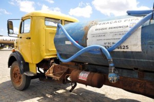 Carro pipa_640x425/divulgação