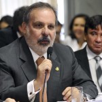 Comissão de Assuntos Econômicos (CAE): senador Armando Monteiro (PTB-PE) fala durante análise do projeto que aprova o Plano Nacional de Educação (PNE), que inclui meta de investimento de 10% do produto interno bruto (PIB) em educação, a ser alcançada no p
