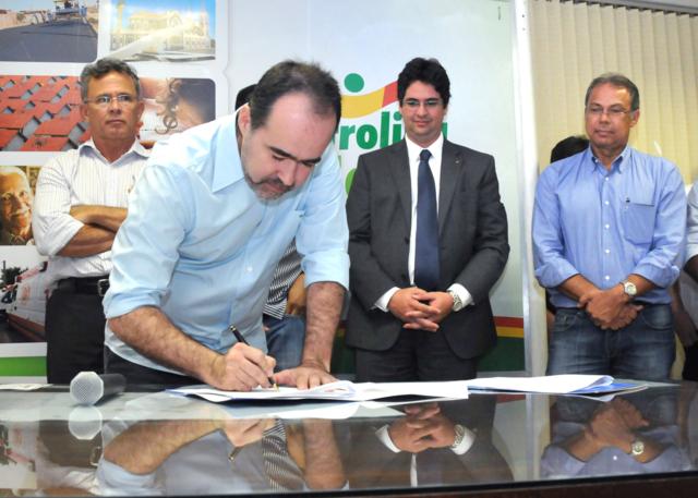 lossio assina convênio_640x457/Foto: Ascom PMP