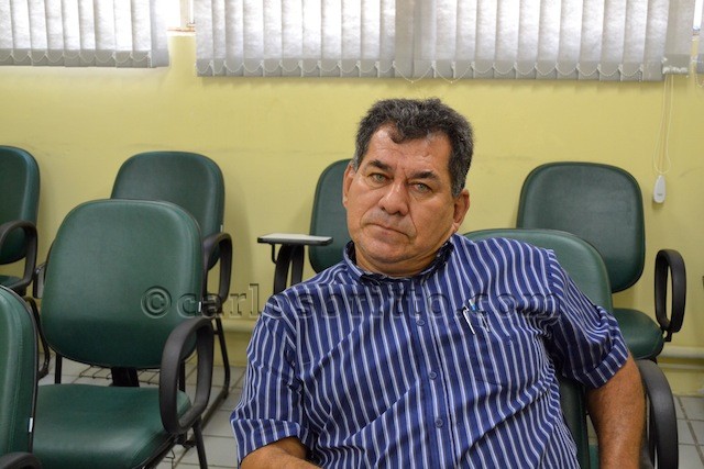 Ronaldo Cancão na sala de licitações