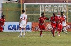 WilliamCarioca-comemora-gol-no-Jacuipense-09022014