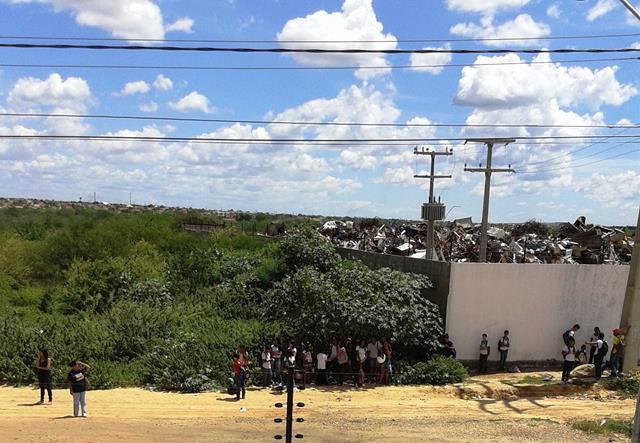 01 FOTO MATERIA - REIVIDICAÇÕES DA PARADA DE ONIBUS NA AV. MARECHAL HERMES DA FONSECA NO BAIRRO ANTÔNIO CASSIMIRO
