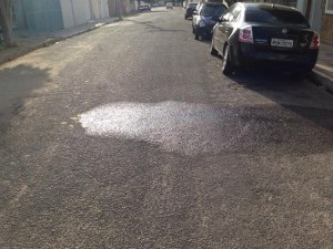 água potável jorra