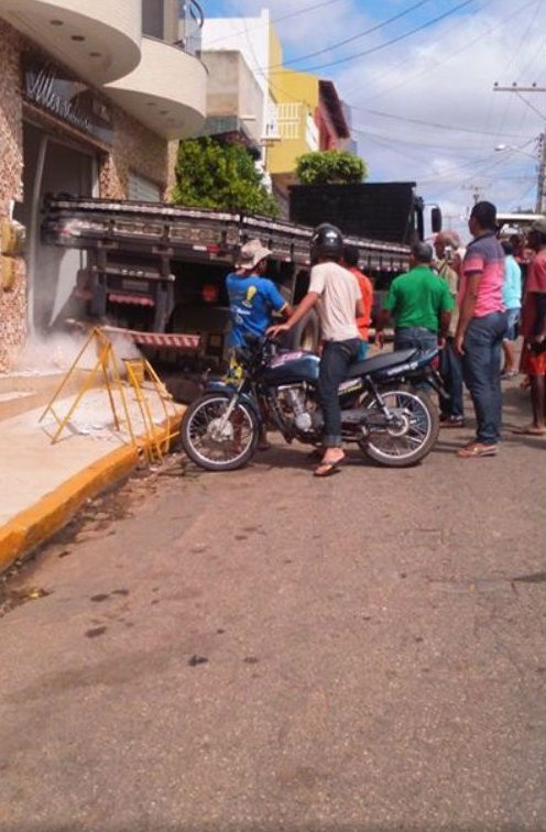 acidente caminhão afrânio (1)