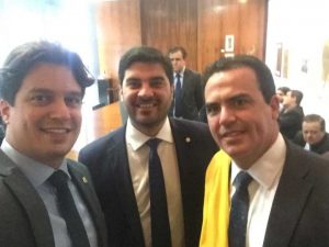 lucas-ramos-acompanha-kario-manicoba-e-joao-fernando-coutinho-em-ato-a-favor-da-pec-270-jpeg