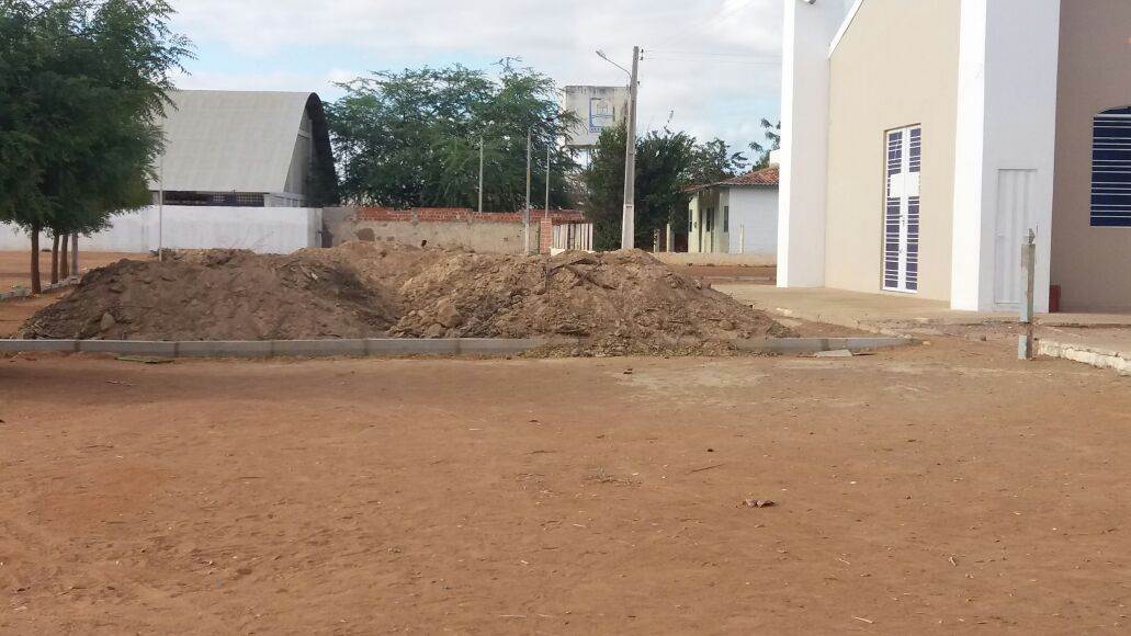 construccao-calcada-igreja-maria-tereza