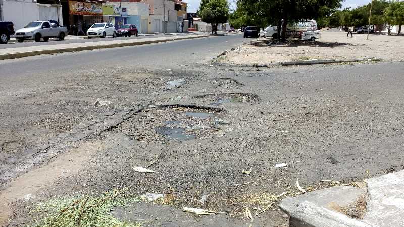 buracos-rua-da-polonia