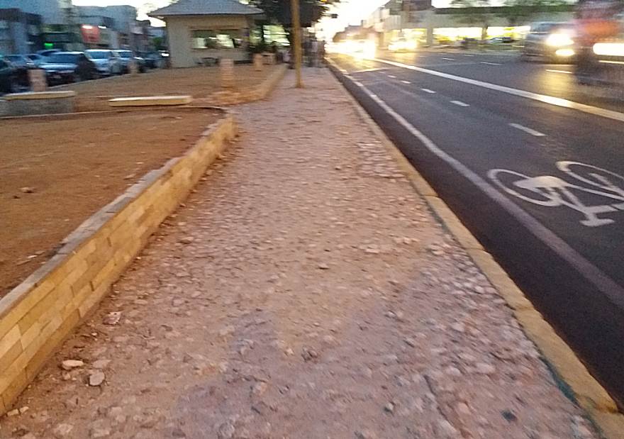calcada-deteriorada-avenida-guararapes