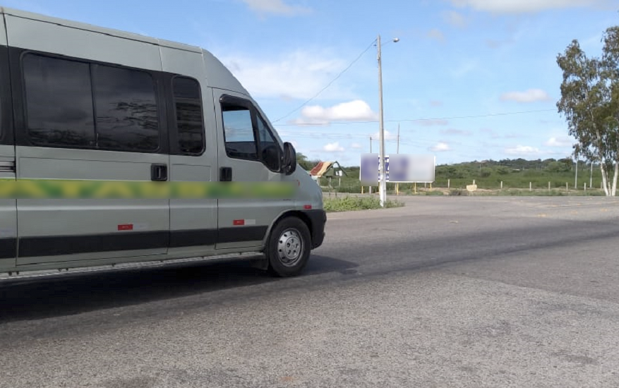 Ru Troubled Patience Donos de vans estão se recusando a transportar passageiros com bagagem na  zona rural de Petrolina | Blog do Carlos Britto