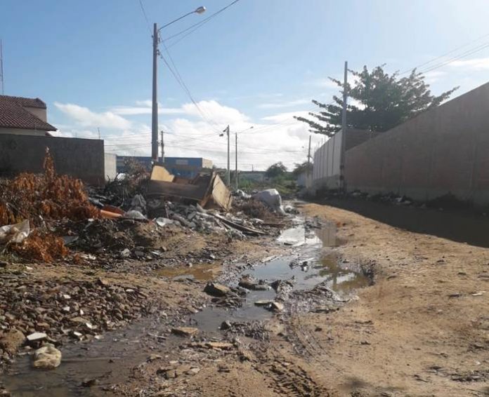 rua KM-2 lixo e esgoto
