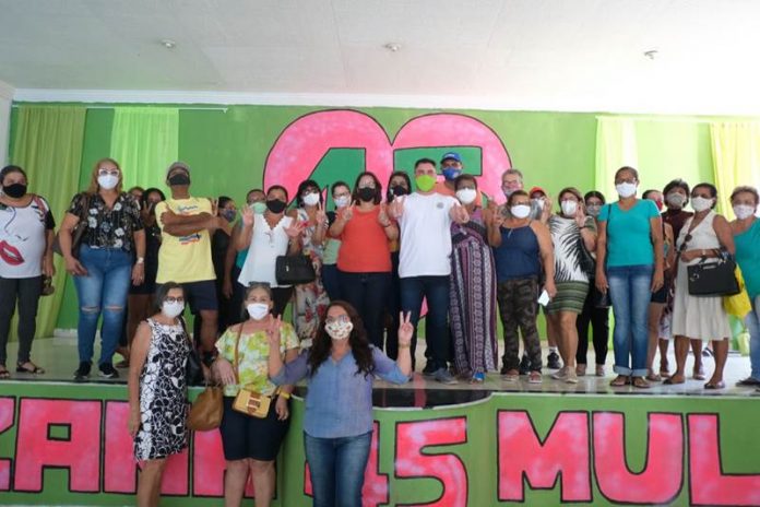 Suzana e Leonardo com professores aposentados Juazeiro