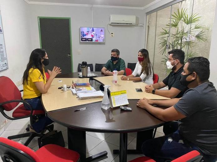 JOSIMARA EM REUNIÃO COM A EQUIPE DO SEBRAE (2)
